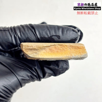 蓮華と思われる赤斑点 130g 硬さ硬め 巣板 中山合砥  正本山 京都 天然砥石