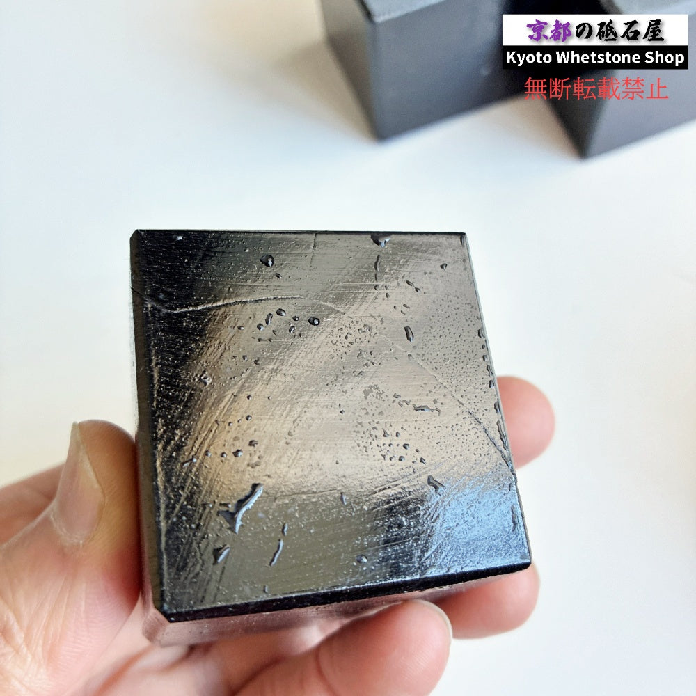 どっかしらにヒビあり 260～270g 硬さ2.5  対馬名倉 長崎 天然砥石