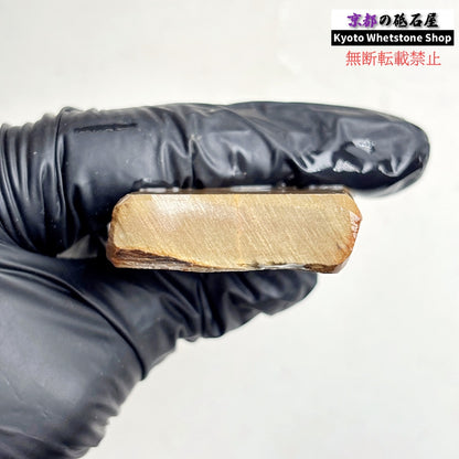 蓮華と思われる赤斑点 130g 硬さ硬め 巣板 中山合砥  正本山 京都 天然砥石