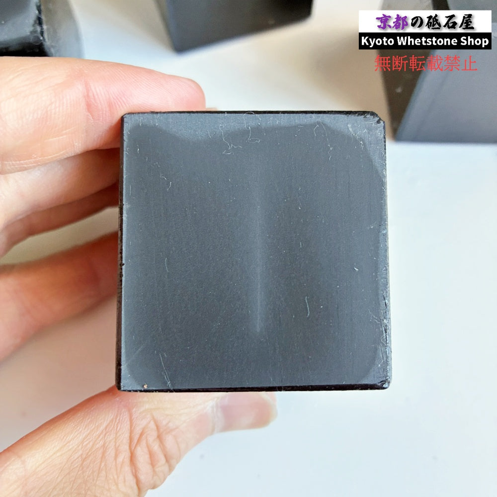 どっかしらにヒビあり 260～270g 硬さ2.5  対馬名倉 長崎 天然砥石