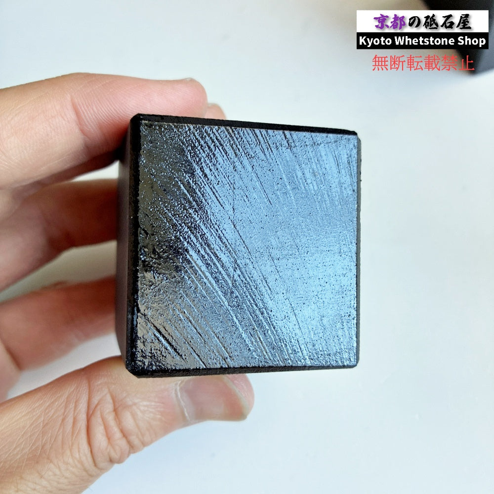 どっかしらにヒビあり 260～270g 硬さ2.5  対馬名倉 長崎 天然砥石