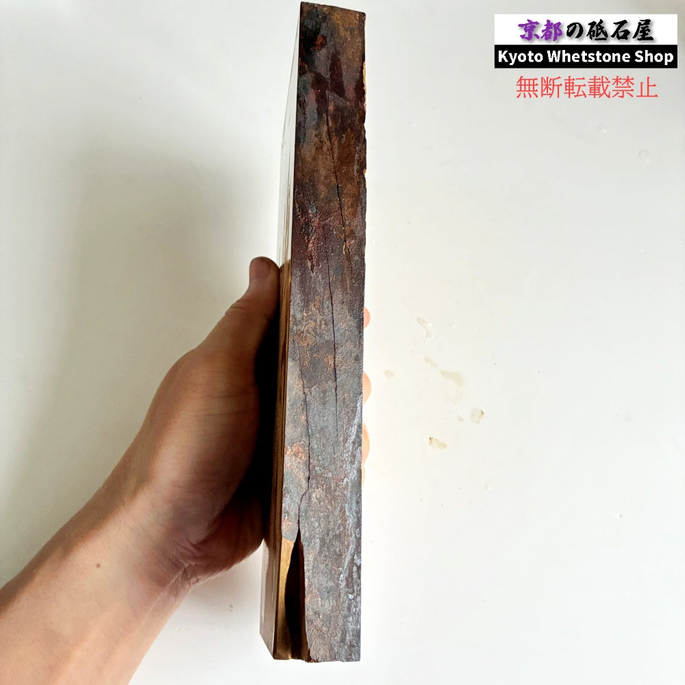 24型より全然大きい 締まってる 1570g 硬さ3.0～3.5  馬路山合砥  正本山 京都 天然砥石