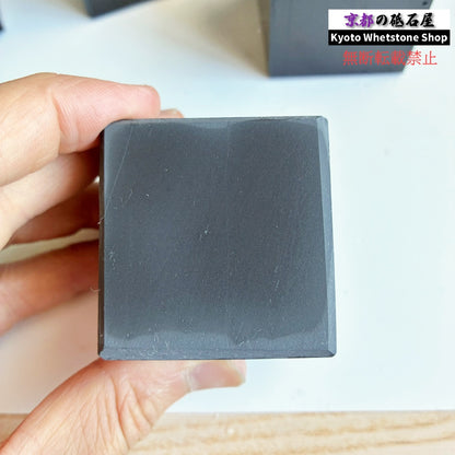 どっかしらにヒビあり 260～270g 硬さ2.5  対馬名倉 長崎 天然砥石